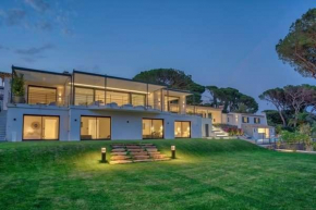 Great property with big garden near to the beach